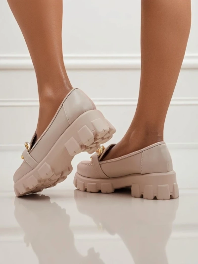 Callista bézs női loafer lánccal, lapos sarokkal, ökológiai bőrből