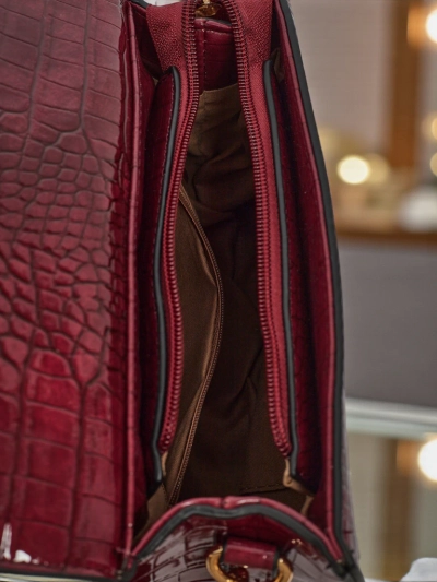 Lakkozott kis női műbőr táska Veluna