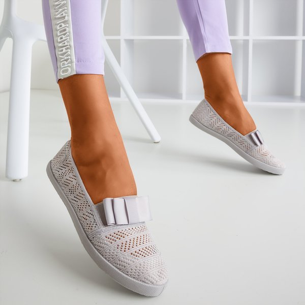 OUTLET Világosszürke áttört tornacipő Nadin masnival - Lábbeli