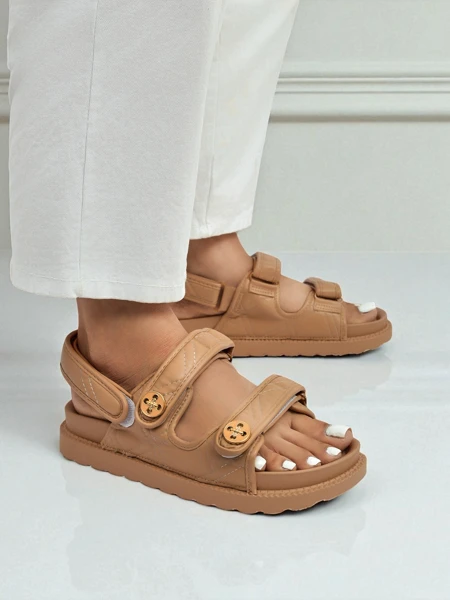 Royalfashion Női szandál vastagabb talpon Vivere