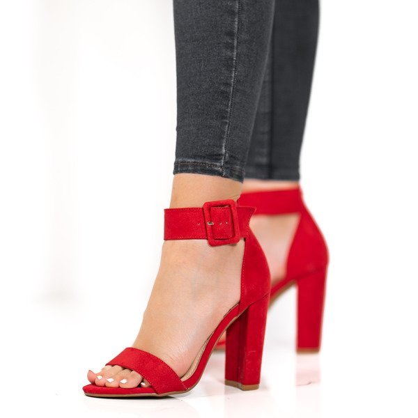 OUTLET Piros szandál egy oszlopon, rögzítéssel Katie - cipő