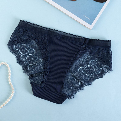Női sötétkék bugyi csipkével - Fehérnemű