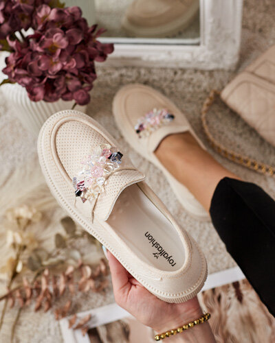 Royalfashion Női mokaszin színes gyöngyökkel Karonia