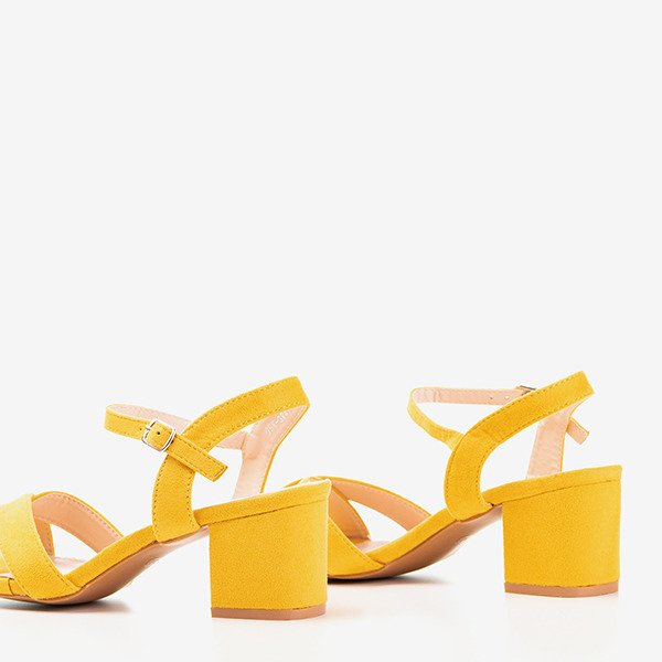 Żółte sandały na niskim obcasie Jonila - Obuwie