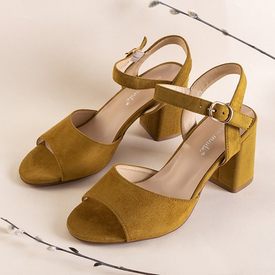 OUTLET Zöld és sárga szandál az Elga postán - Lábbeli