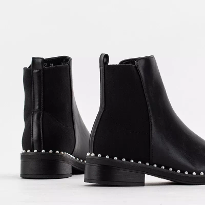 OUTLET Fekete női csizma díszítőgyöngyökkel Manoris - Lábbeli