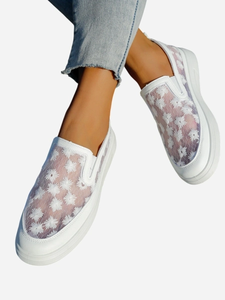 Royalfashion Női hálós mokaszin virágokkal Emzos