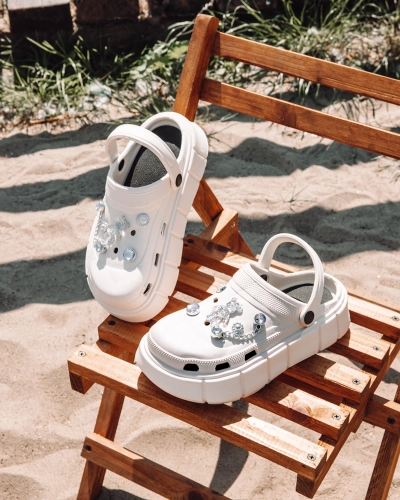 Royalfashion Fehér áttört női flip-flop cirkóniás díszítéssel Afuccia