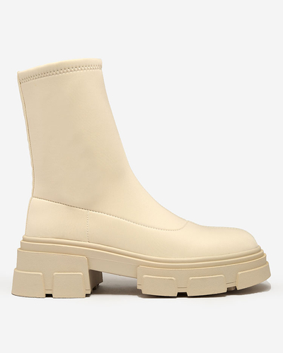 Royalfashion Női öko-szarvasbőr csizma bézs színben Classy Girl