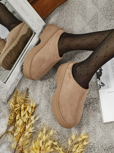 Rövid női a'la hócsizmák bundával Noelina