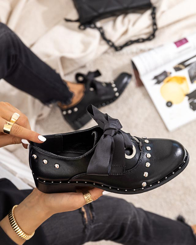 OUTLET Fekete női cipő dekoratív fúvókákkal Finorie - Lábbeli