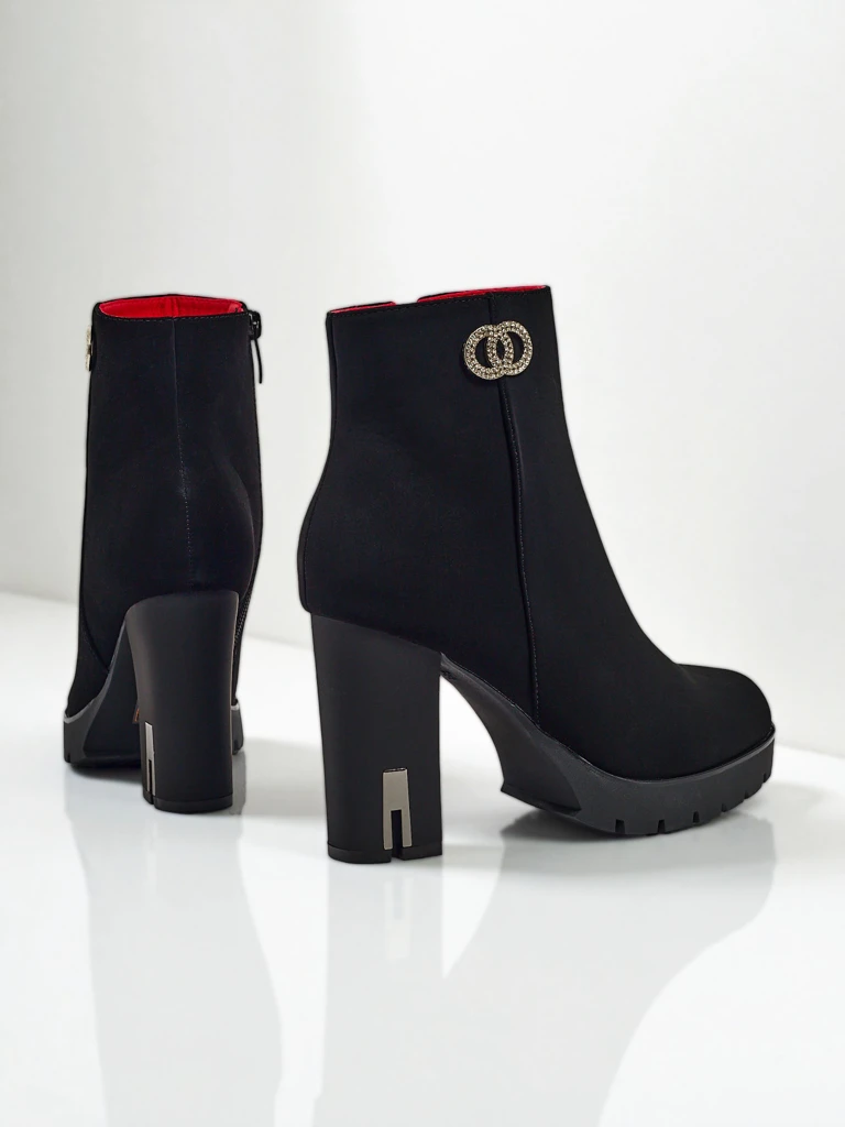 Olivane női bokacsizma matt eco bőrből, vastag sarokkal