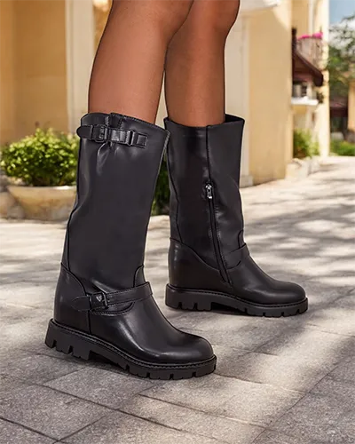 Royalfashion Fekete női csizma rejtett talppal Ewion