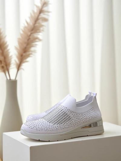 Royalfashion Slip-on női wedge sportcipők strasszokkal Qelavise