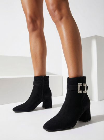 Royalfashion Fekete női alacsony tűsarkú csizma Masemart