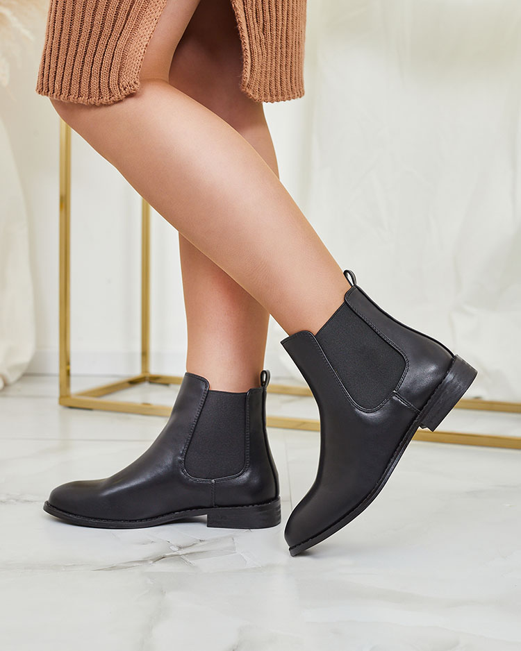 Royalfashion Fekete női csizma a'la sztyblety díszítéssel Ederte