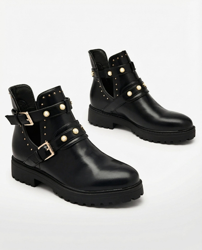 Royalfashion Fekete női díszített lapos sarkú csizma Pearl Elegance