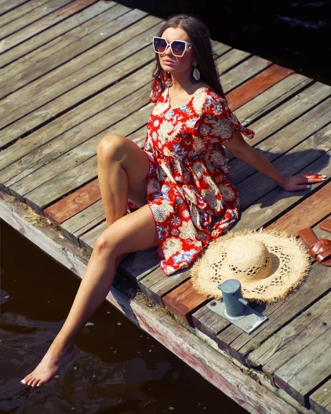 Royalfashion Piros női ruha színes virágmintával