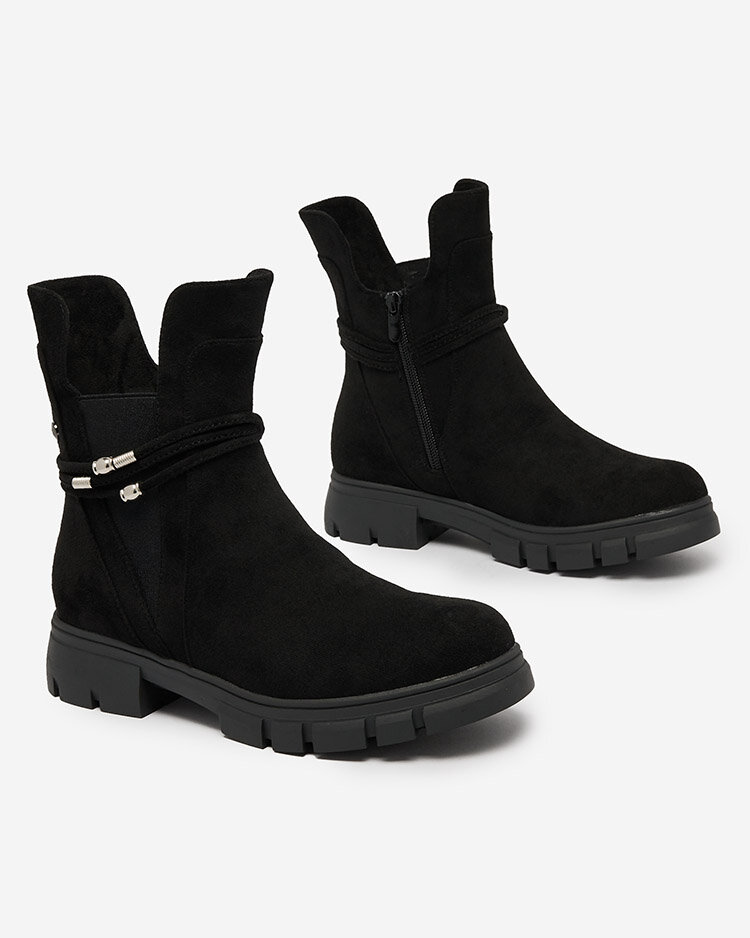 Royalfashion Fekete női csizma díszes pánttal Dafflo