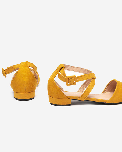 OUTLET Mustár színű pumpák lapos sarkú Qiumi - Lábbeli