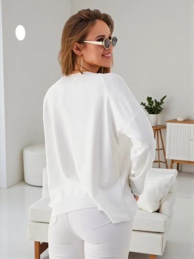 Royalfashion Női vékony viszkóz pulóver strasszkövekkel a vállán