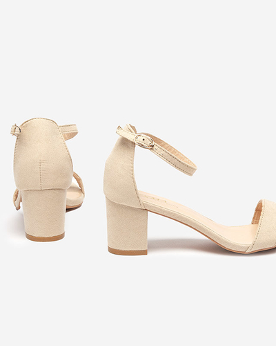 OUTLET Bézs színű női szandál a Nelino postán - Lábbeli