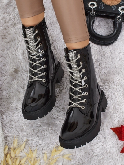 Fjorra lakkozott fűzős női bokacsizma