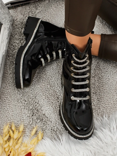 Fjorra lakkozott fűzős női bokacsizma