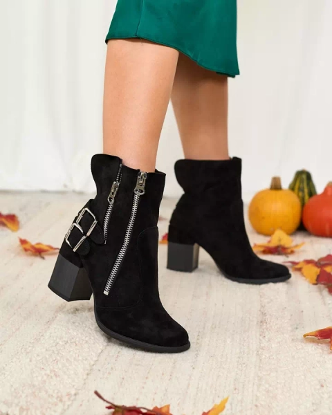 Royalfashion Női fekete csizma díszítéssel Feirrgo