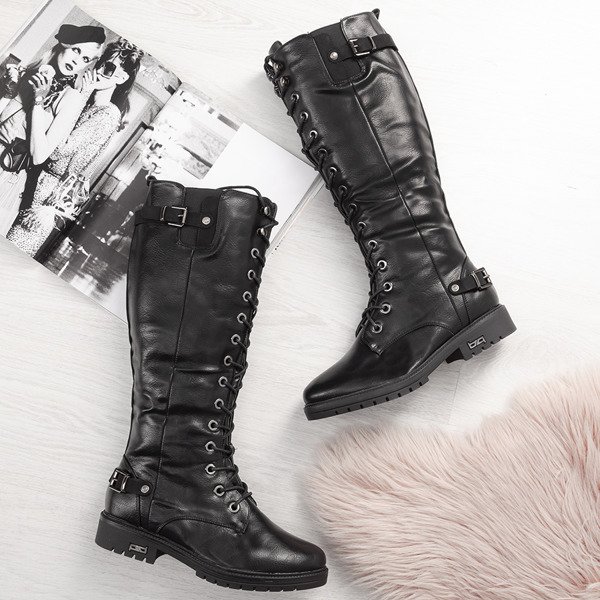 Lapos sarkú fekete csizma Kanuti - Lábbeli