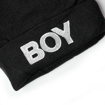 Fekete ifjúsági kétrétegű sapka hímzett felirattal - Kiegészítők