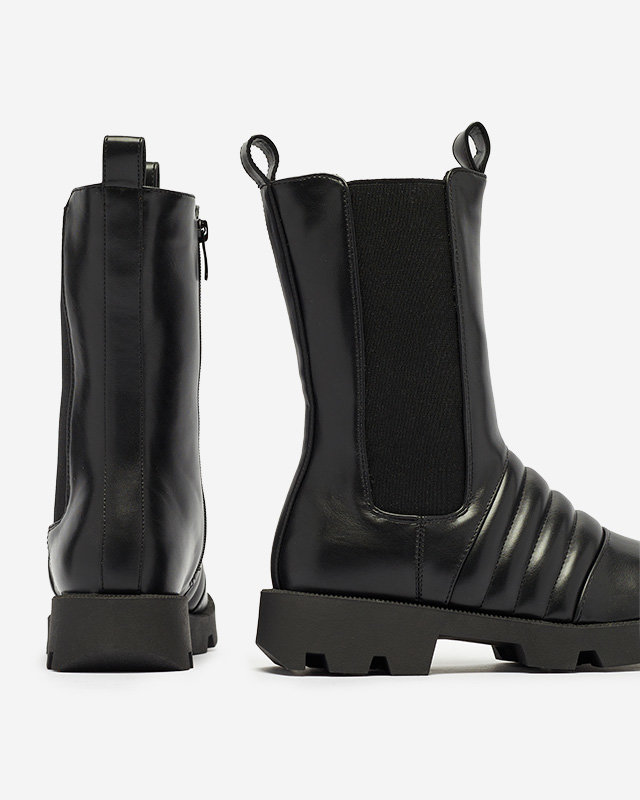 Fekete női csizma vastagabb talppal és dombornyomással Ferita- Footwear