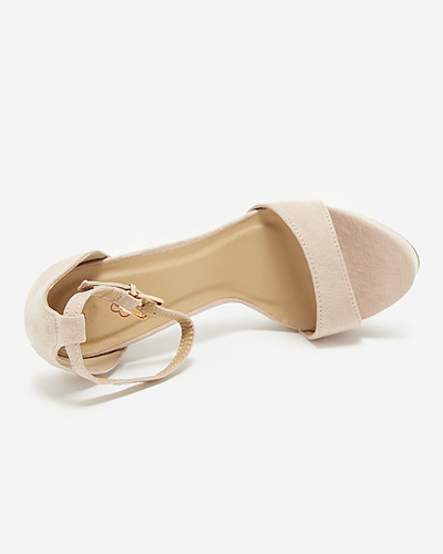 OUTLET Bézs színű női szandál magasabb sarokkal Cerista - Cipők