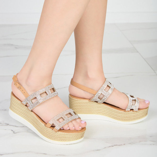 OUTLET Világosbarna női szandál cirkóniával éken Masewi - Lábbeli