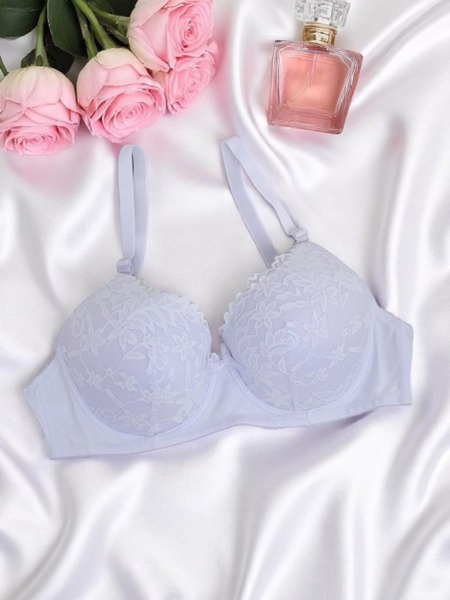 Royalfashion Női párnázott melltartó csipkével Elegance Lace