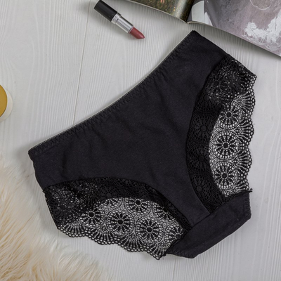 Női fekete csipke bugyi PLUS SIZE - Fehérnemű