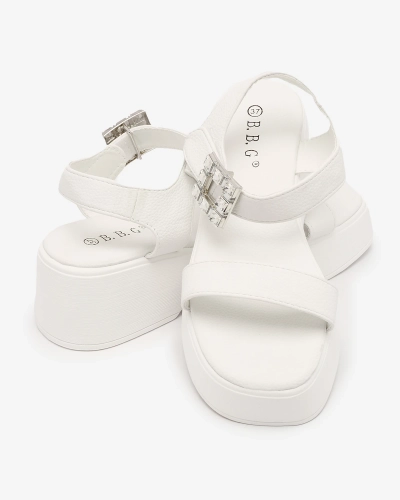 Royalfashion Fehér női díszített szandál egyszínű talppal Lorexi