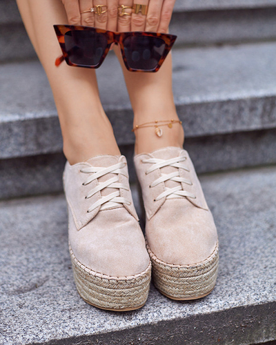 OUTLET Bézs ék alakú cipő Jakaia- Lábbeli