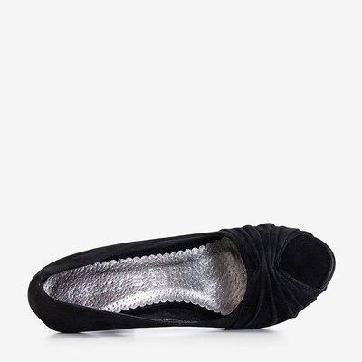 Fekete női szivattyúk tűsarkún, Faira szabással - Lábbeli