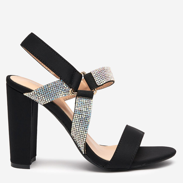 OUTLET Fekete női szandál egy poszton Xiobi- Footwear