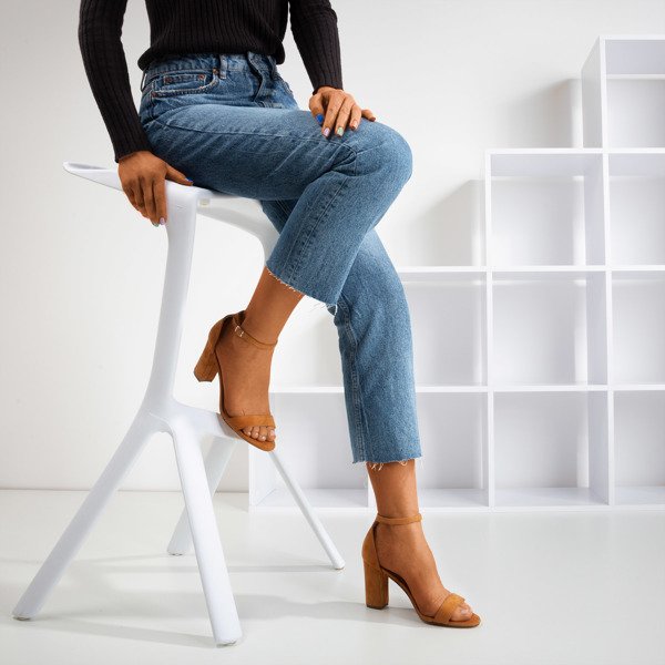 OUTLET Barna színű női szandál Sweet Honey poszton - Lábbeli