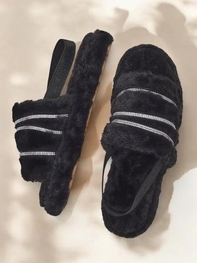 Royalfashion Női prémes papucsok strasszokkal Ferrems