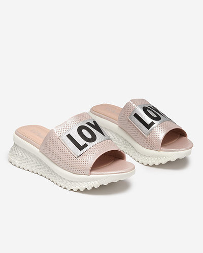 Rózsaszín fényes női papucs Sosha- Footwear felirattal