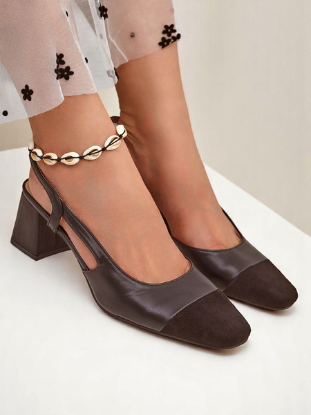 Royalfashion Női alacsony sarkú pumpák díszes orral Eleganzo