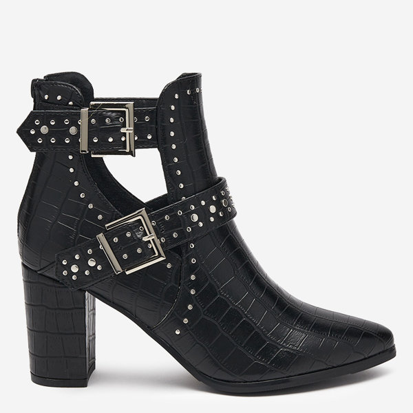 OUTLET Fekete csizma az oszlopon kivágásokkal és Masieo csatokkal - Lábbeli