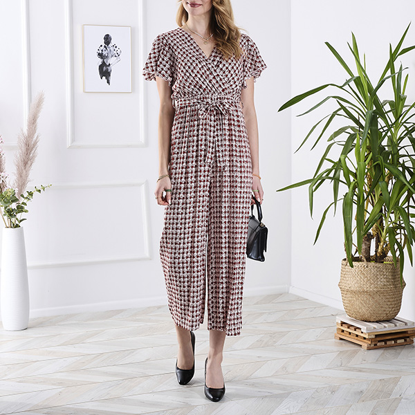 Mintás hosszú női kezeslábas piros kötéssel- Ruházat