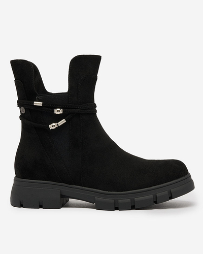 Royalfashion Fekete női csizma díszes pánttal Dafflo