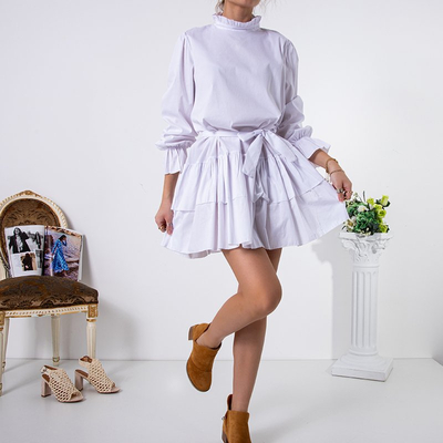 Női fehér ruha sallangokkal - Ruházat