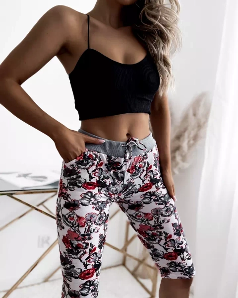 Szürke és piros mintás 3/4-es női rövidnadrág PLUSZ MÉRET - Ruházat