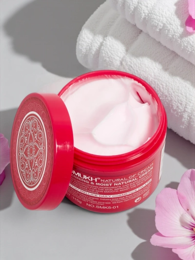 Deep Pink arc- és nyakkrém, mely ragyogóvá teszi és hidratálja a bőrt